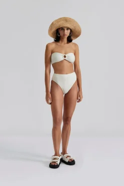 Malina Lisa bikinitrosor